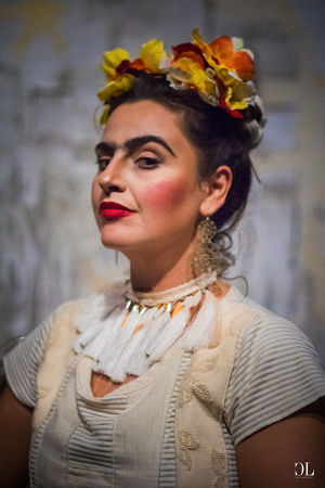 Η Κατερίνα Δαμβόγλου γράφει ως Frida Kahlo