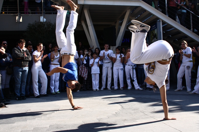 Capoeira: Η αφρο-βραζιλιάνικη πολεμική τέχνη