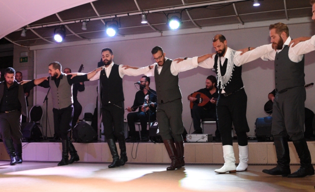 Αφιέρωμα στον παραδοσιακό χορό της Κρήτης πεντοζάλι